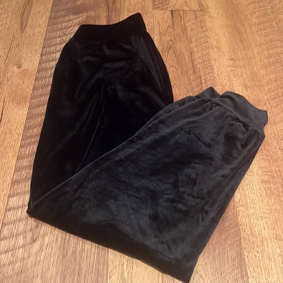 NWT Victoria’s Secret Woman’s Velvet Pants Size L